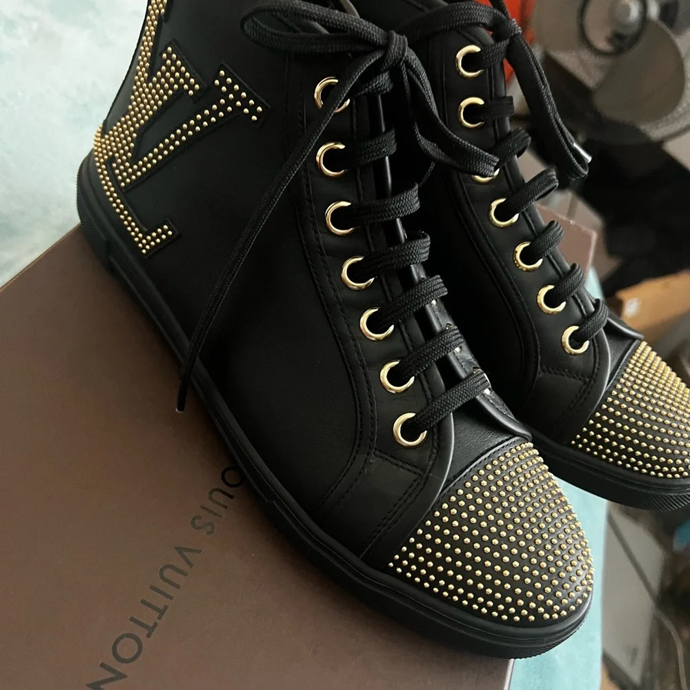 Louis Vuitton Black and Gold Studded booties - Picture 4 of 9